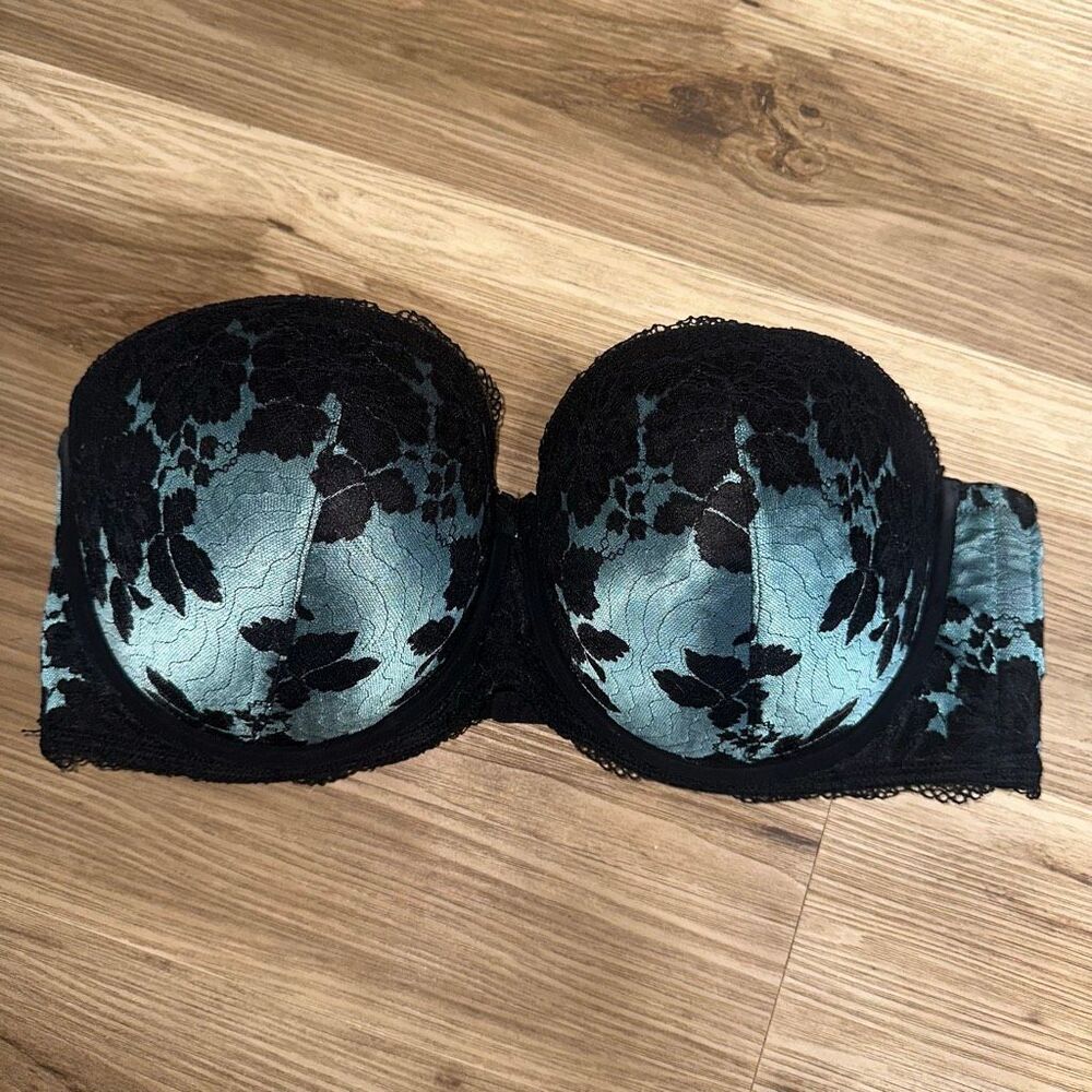 Torrid team & black lace strapless sexy curvy 40DDD bra